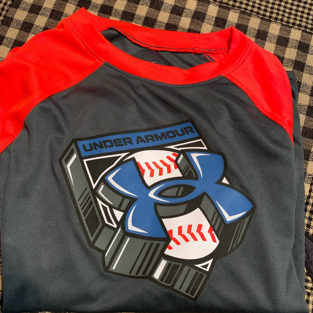 Under Armour long sleeve shirt size 6